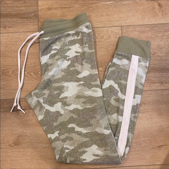 Victoria Secret PINK Super Soft, Cropped Camo Joggers. Worn once or twice. XS - Picture 1 of 6